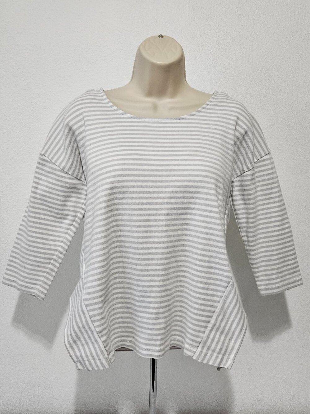 Chico's 3/4 Sleeve Striped Ultimate Tee | Chico's Size 1, US Size Medium - Picture 2 of 9